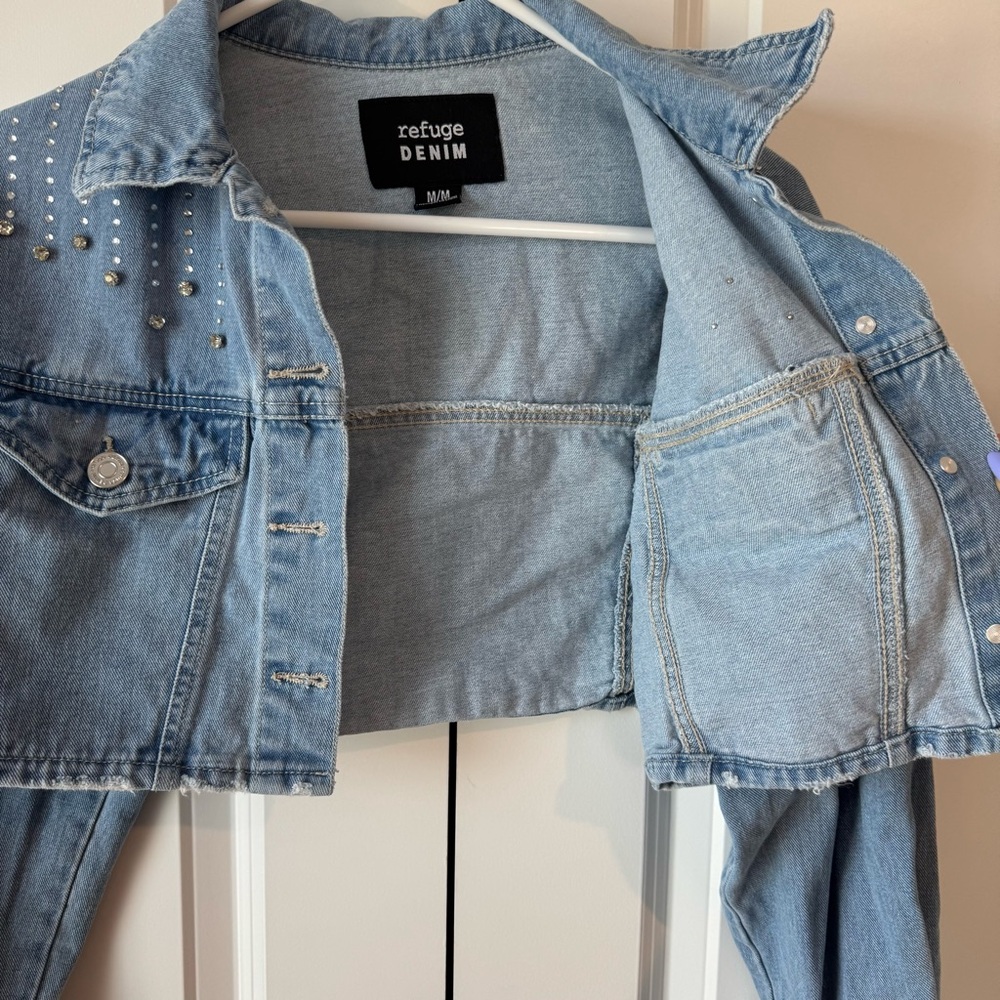 Refuge Cropped Rhinestone Studded Light Blue Wash Denim Jacket Size M Women - Picture 3 of 4